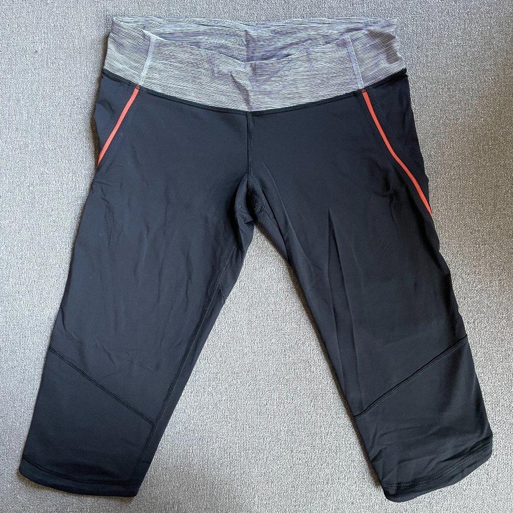 Lululemon Run: Excel Crop In Deep Coal | Size 6 - image 5